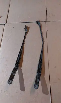 Volkswagen Golf V Front wiper blade arm 1Q1955410
