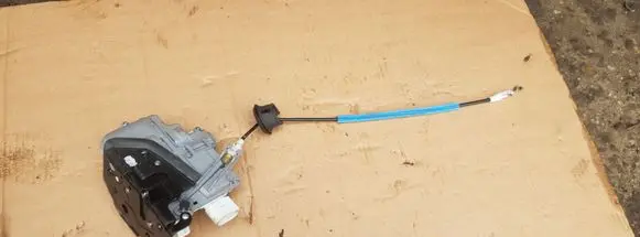 Audi A4 S4 B8 8K Front door lock 
