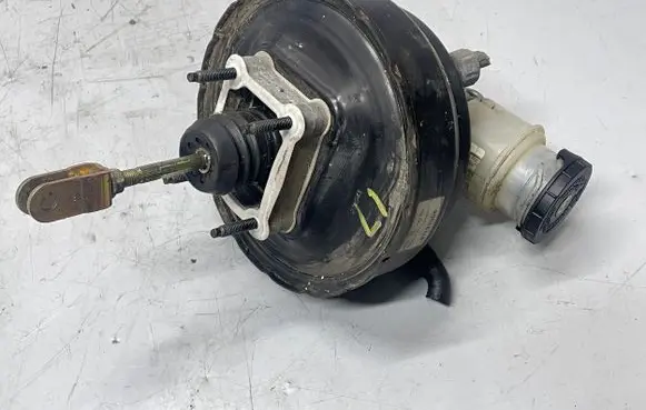 Opel Frontera B Brake booster 97137066