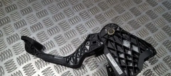 Volkswagen Golf Plus Accelerator throttle pedal 1K0721796 1K2721059