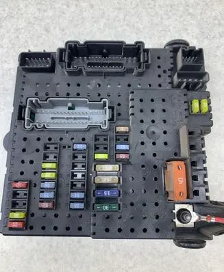 Volvo V70 Fuse module 30720512 28017881 06W373