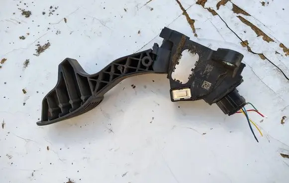 Toyota Yaris Accelerator throttle pedal 781100D110