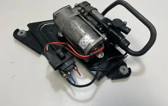 BMW i4 Air suspension compressor/pump 6894450