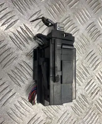 Volkswagen PASSAT B6 Ignition lock 3C0905843R