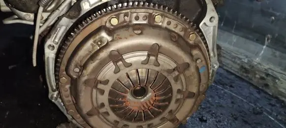 Nissan Almera N16 Clutch set kit NEPLAUKIOJANTIS