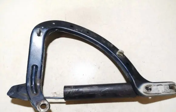 Volkswagen PASSAT B4 Tailgate/trunk/boot hinge 3a5827301