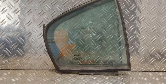 Toyota Avensis T270 Rear vent window glass 43R001583