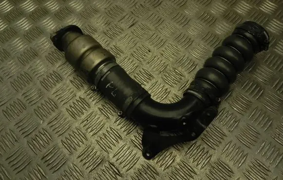 Ford Focus Air intake hose/pipe AV616C750AD