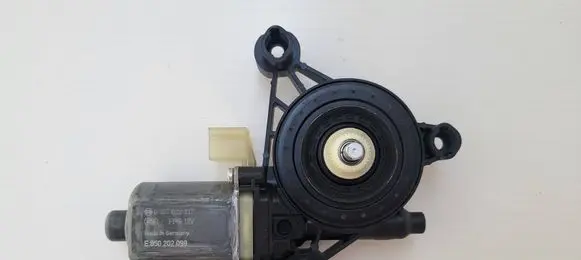 Skoda Kodiaq Front door window regulator motor 0130822717 E850202099