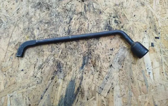 BMW 3 E36 Wheel nut wrench 