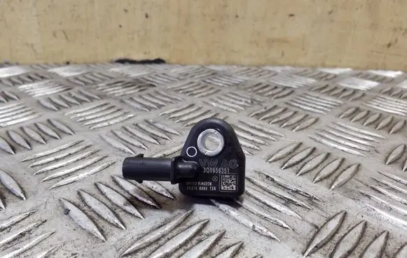 Volkswagen PASSAT B8 Airbag deployment crash/impact sensor 3Q0959351