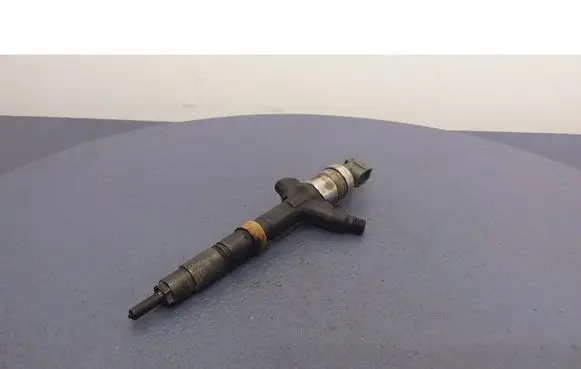Toyota Avensis Verso Fuel injector 23670-27030