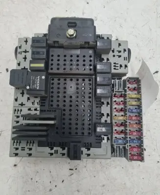 Volvo V70 Fuse box set 8676286