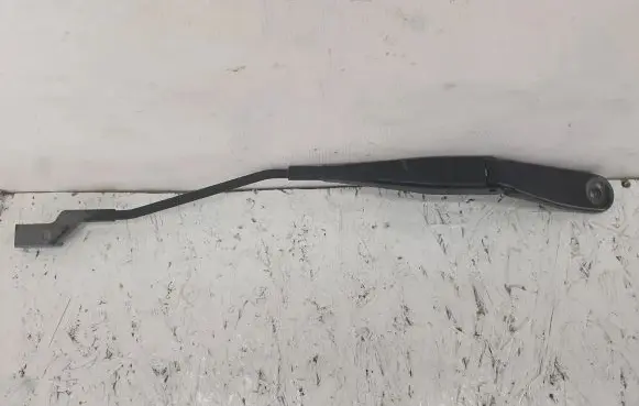 Front wiper blade arm