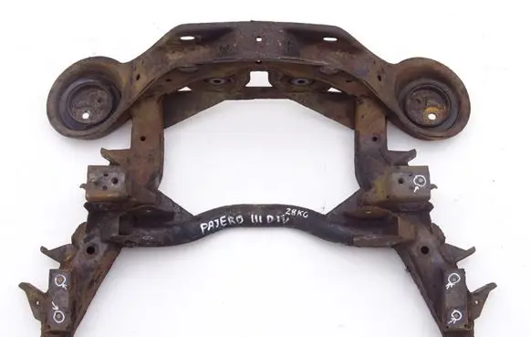 Mitsubishi Pajero Rear axle beam with reductor 