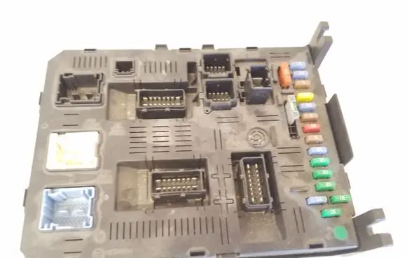 Citroen C4 I Fuse module 216761594 281171781B