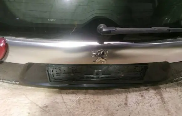 Peugeot 4007 Trunk door license plate light bar 