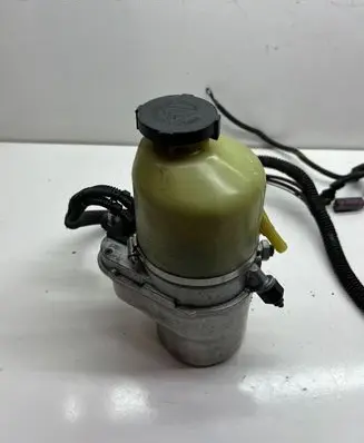 Ford Focus C-MAX Power steering pump 1040085