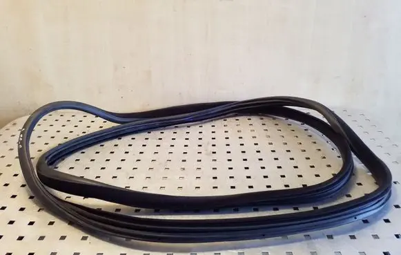 Volvo XC90 Front door rubber seal