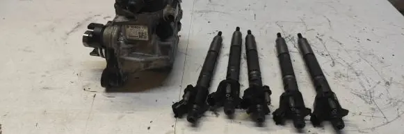 Volvo V40 Cross country Fuel injection system set 31303238 0445010681 31372081