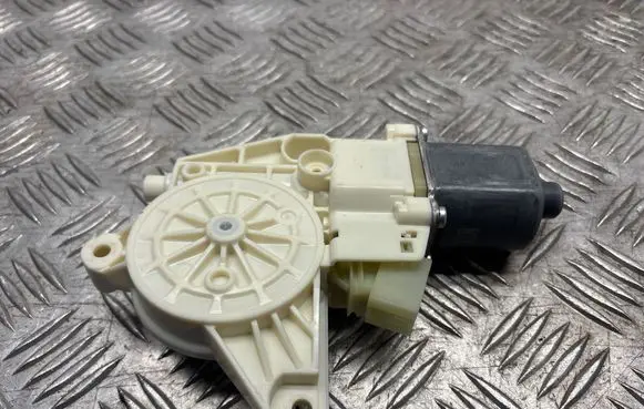Mercedes-Benz E W212 Rear door window regulator motor A2048200642 91108100