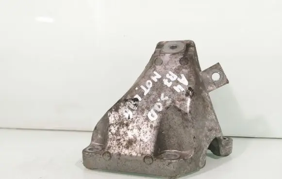 Audi A4 S4 B7 8E 8H Engine mounting bracket 8E0199308AD