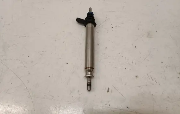 Mercedes-Benz E W213 Fuel injector A2560705600