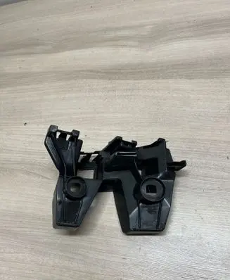 Rear bumper mounting bracket