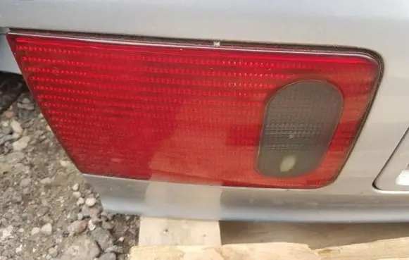 Tailgate rear/tail lights