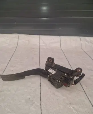 Nissan Navara D40 Accelerator throttle pedal 18002ea000