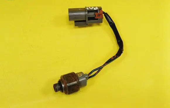 Mazda MX-3 Air conditioning (A/C) pressure sensor 