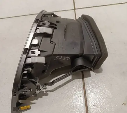 Hyundai Santa Fe Dash center air vent grill 974202W000