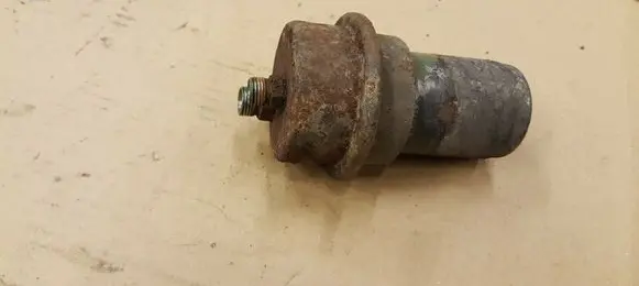 Volkswagen Golf II Fuel pressure regulator 