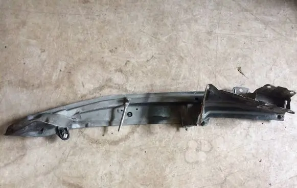 Porsche Cayenne (9PA) Fender mounting bracket 7L5805175A