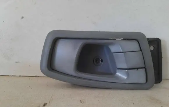 KIA Carens I Front door exterior handle