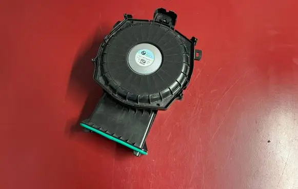 BMW X3 G01 Subwoofer speaker 6811926 65136811926