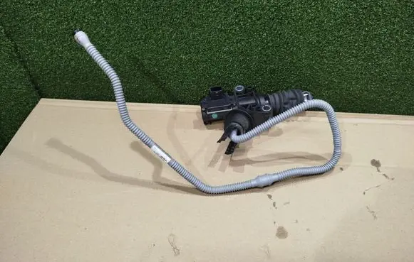 Renault Trafic III (X82) Clutch master cylinder 306102004R 30850