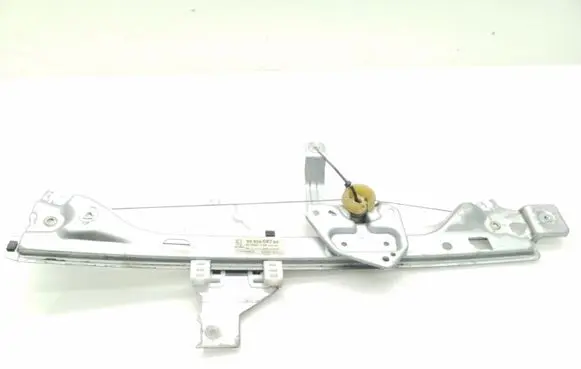 Rear window lifting mechanism without motor