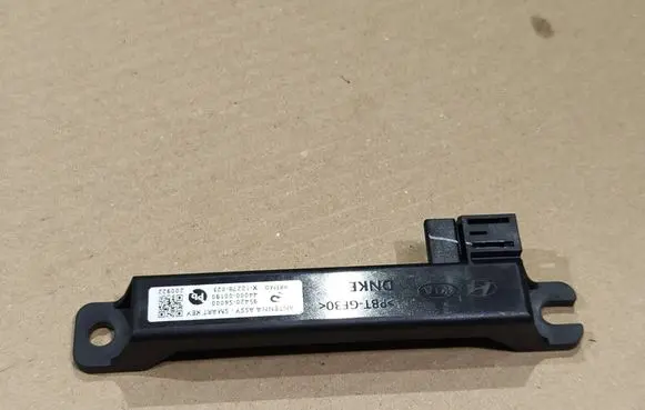 KIA Pro Cee'd III Aerial antenna amplifier 95420S6000 4400000190 X12278023