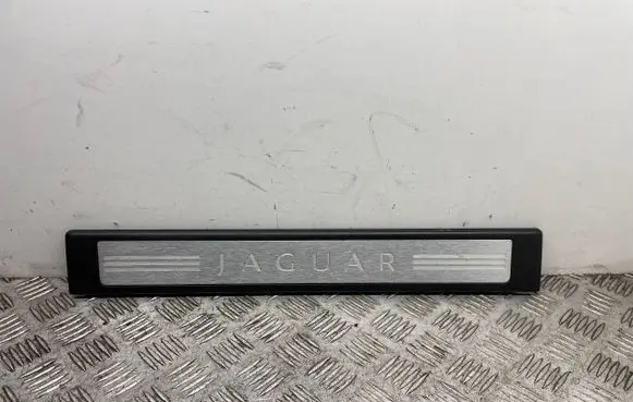 Front sill trim cover