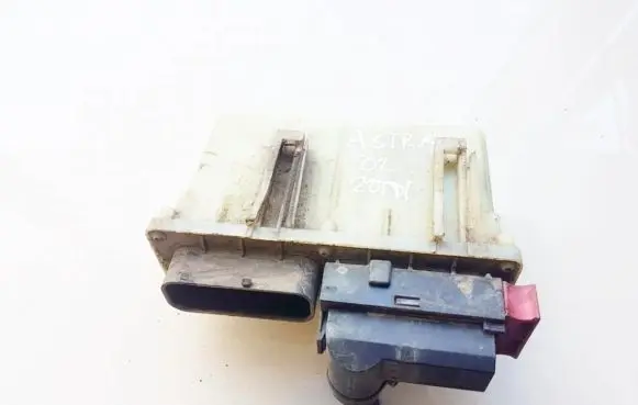 Opel Astra F Coolant fan relay 24456733 15427111
