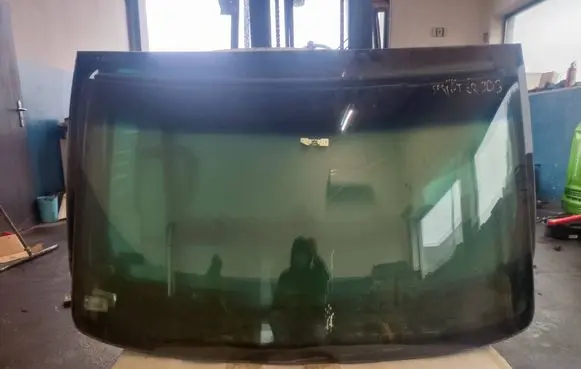 Mercedes-Benz Sprinter W901 W902 W903 W904 Front windscreen/windshield window 