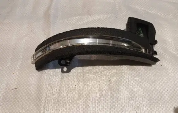 Chrysler Pacifica Mirror indicator light 805476