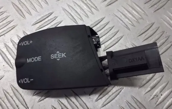 Ford Focus Multifunctional control switch/knob 758710