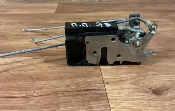 Chevrolet Nubira Front door lock A046818