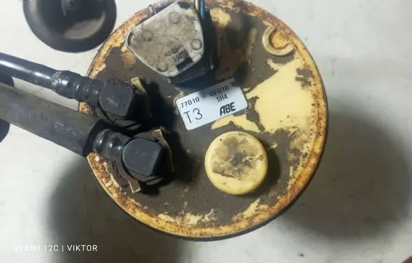 Toyota Corolla Verso AR10 Fuel level sensor 770100F010
