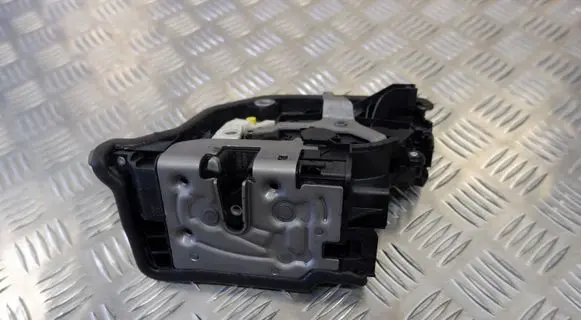BMW X1 F48 F49 Front door lock 7281937