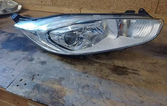 Ford Fiesta Headlight/headlamp 121212