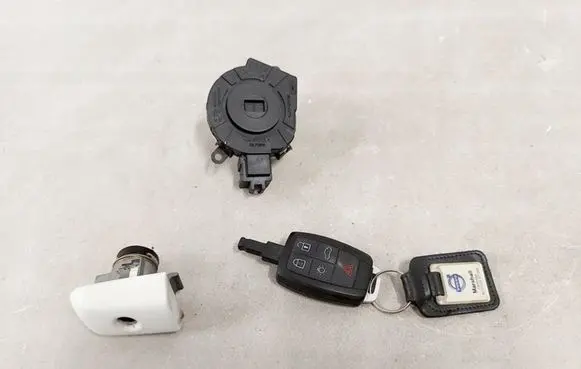Volvo C30 Ignition lock 30659837