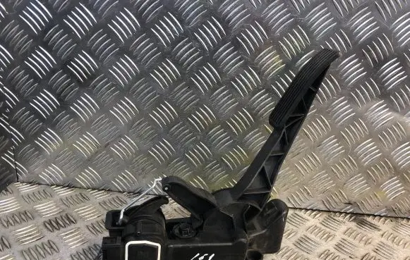 Mercedes-Benz A W169 Accelerator throttle pedal 1693000204